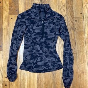 Lululemon fleece half zip. Black and gray camo print. Size 2.